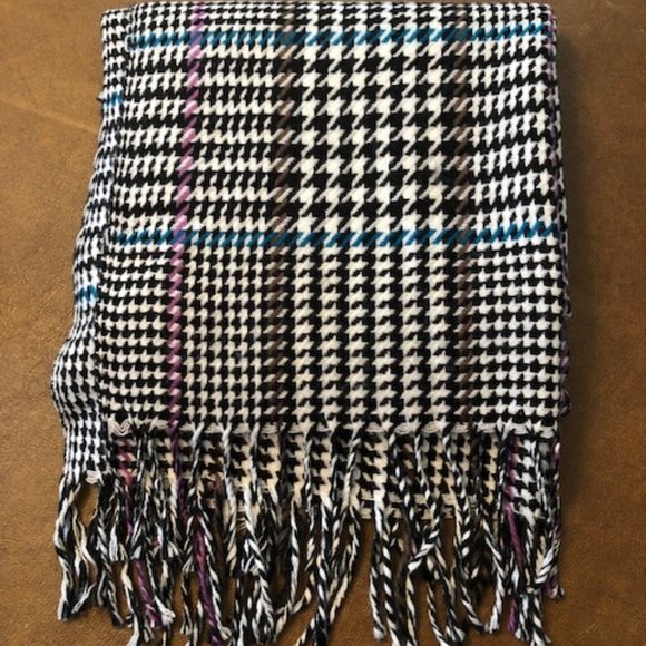 Scarf - Picture 2 of 2